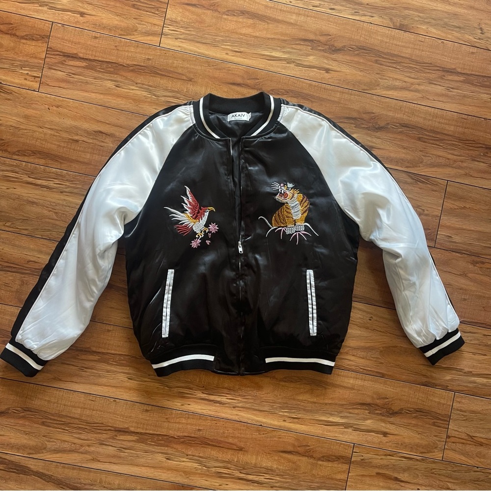 AKAIV Embroidered  Sukajan Bomber Jacket women SZ Large